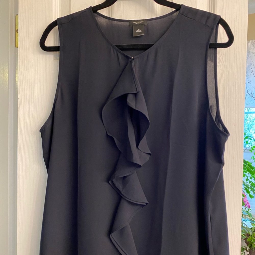 Anne Taylor Blue black ruffled sleeveless blouse